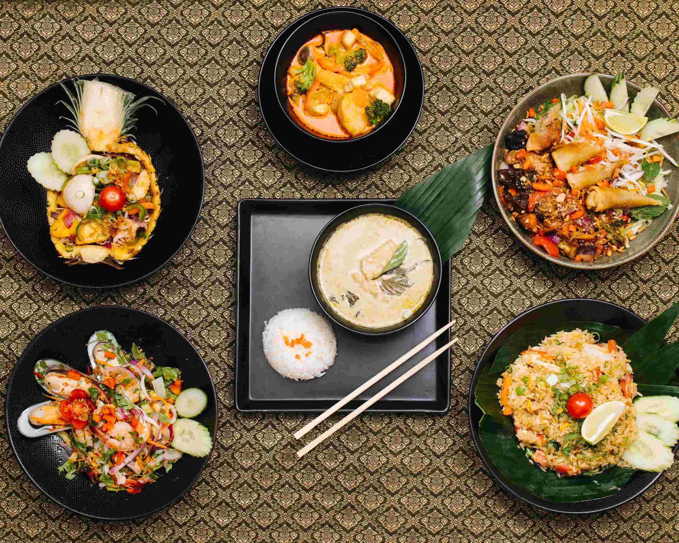 Plats thaïlandais au Café Thaï
